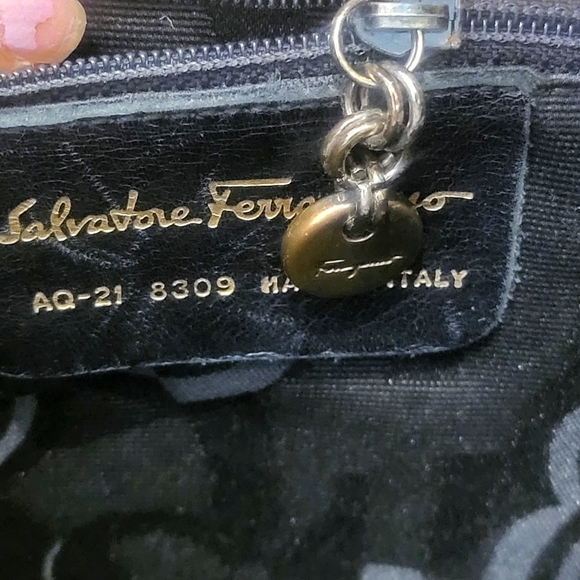 Preloved Salvatore Ferragamo Double Gancini Shoulder Bag. (RARE) Sold-AS-IS - Picture 8 of 17